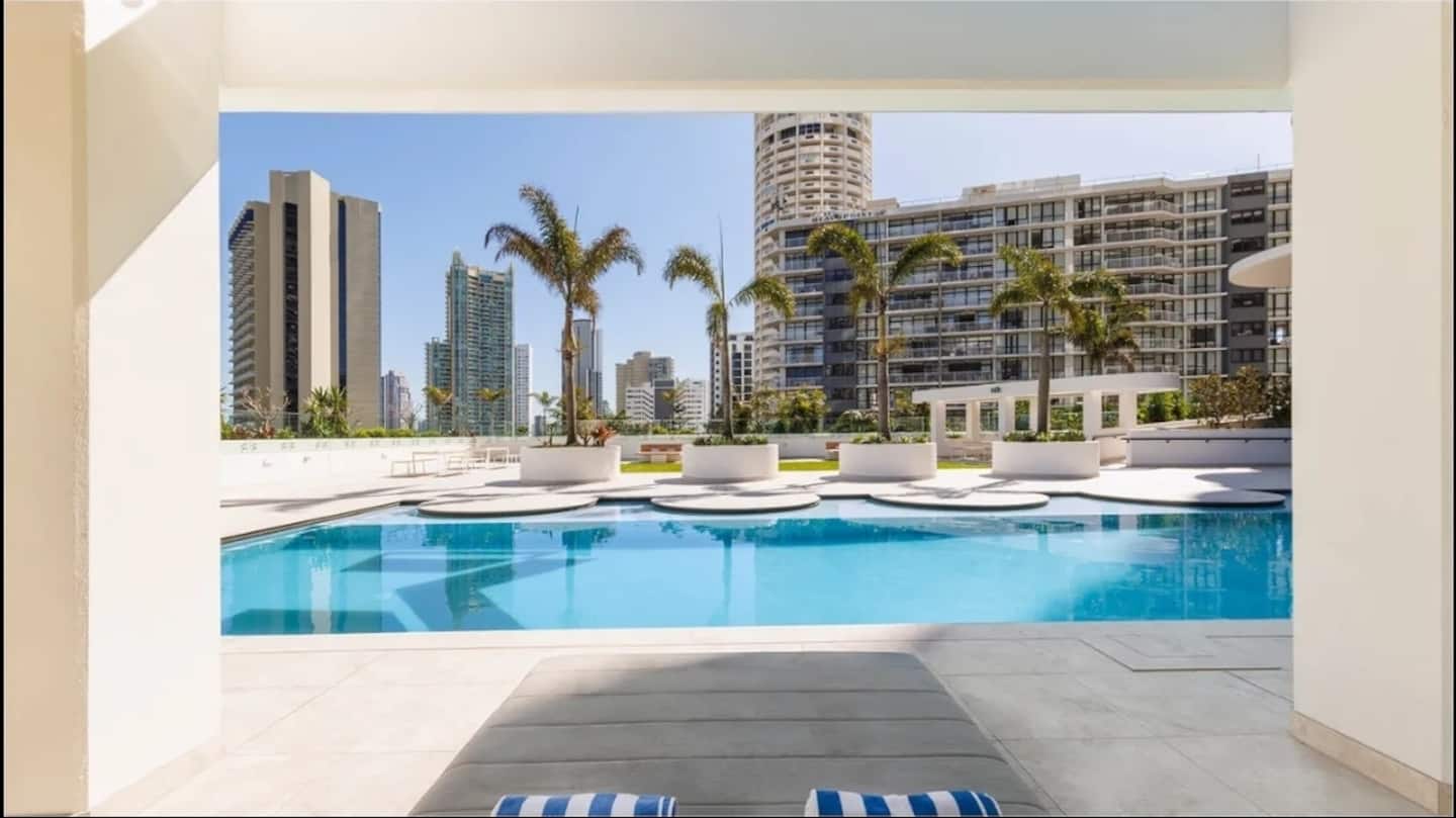 Sky-High Ocean & City View Apartment