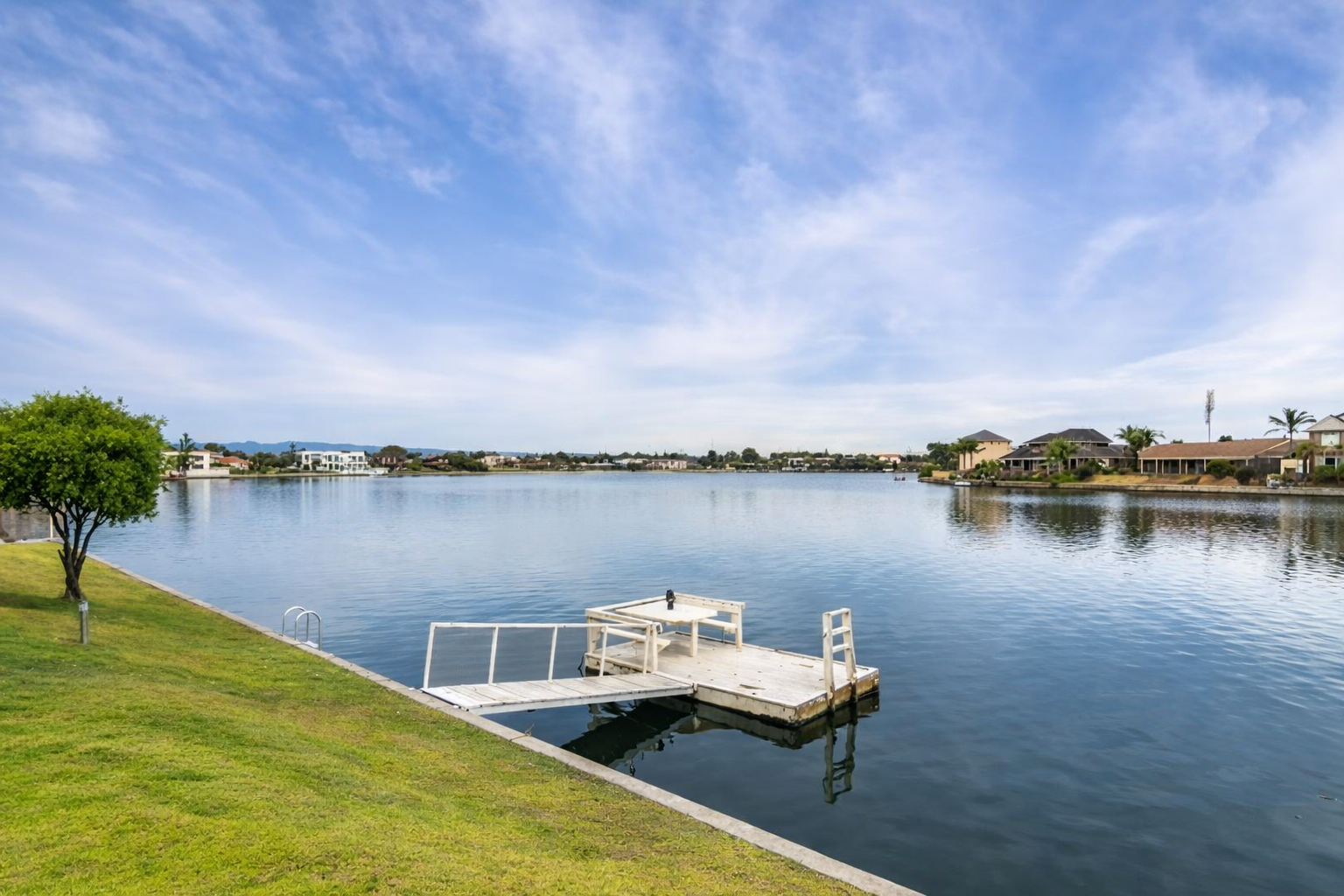 3BR Lakefront Retreat | Sleeps 10 + Water Toys