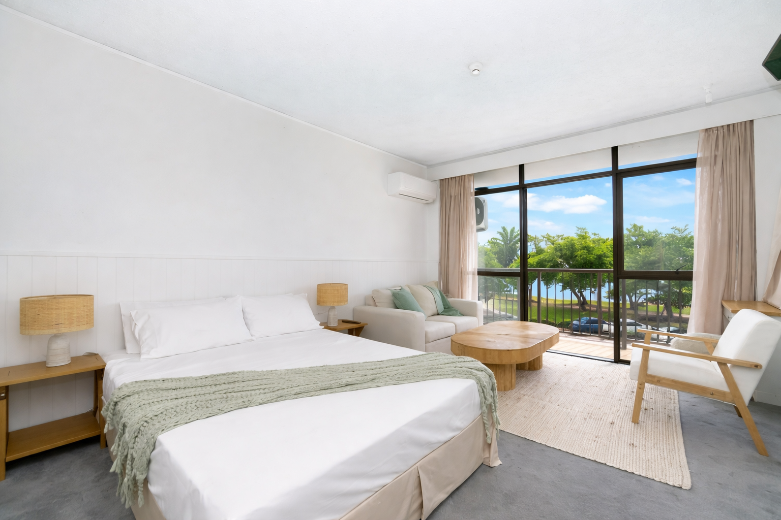 Beachfront Studio with Pool & Island Views